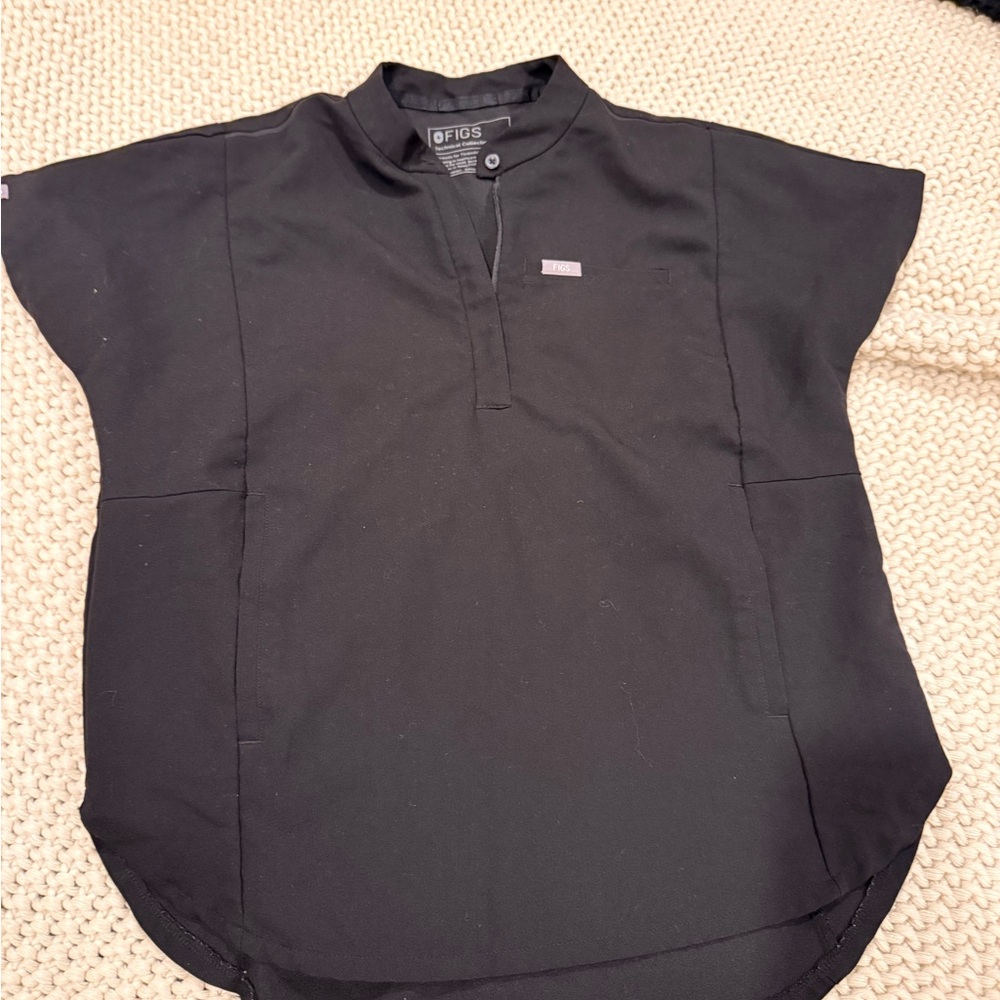 FIGS Women’s Black Short Sleeve Montex Scrub Top